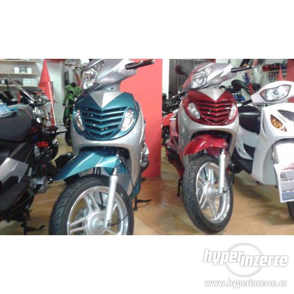 Skútr Jonway Explorer 125 - foto 2