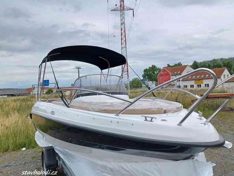 Motorový kajutový člun Orion 560 SunDeck - foto 2