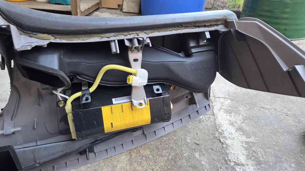 Díly Toyota Corolla E11 1.4 VVTI - foto 12