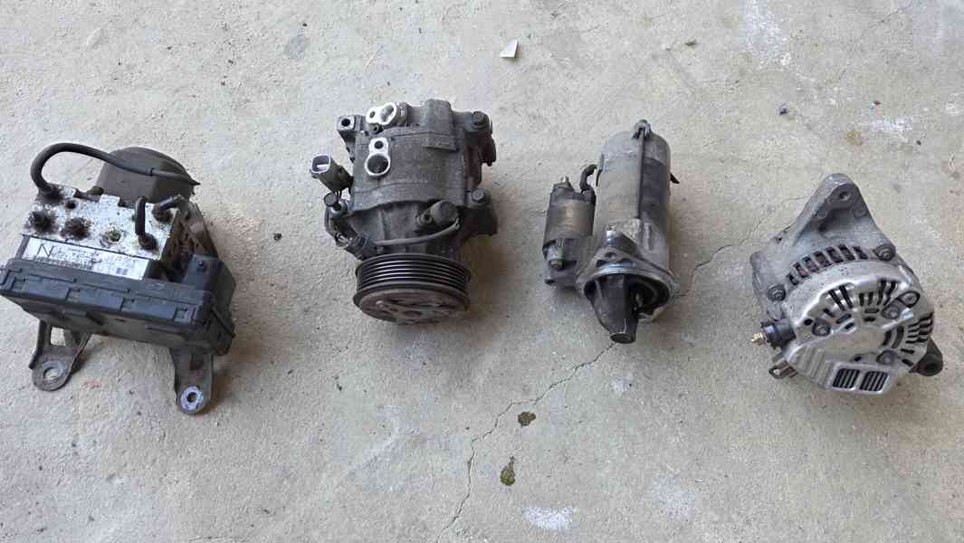 Díly Toyota Corolla E11 1.4 VVTI - foto 20