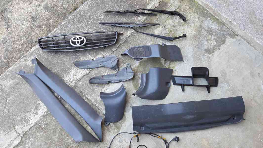 Díly Toyota Corolla E11 1.4 VVTI - foto 7