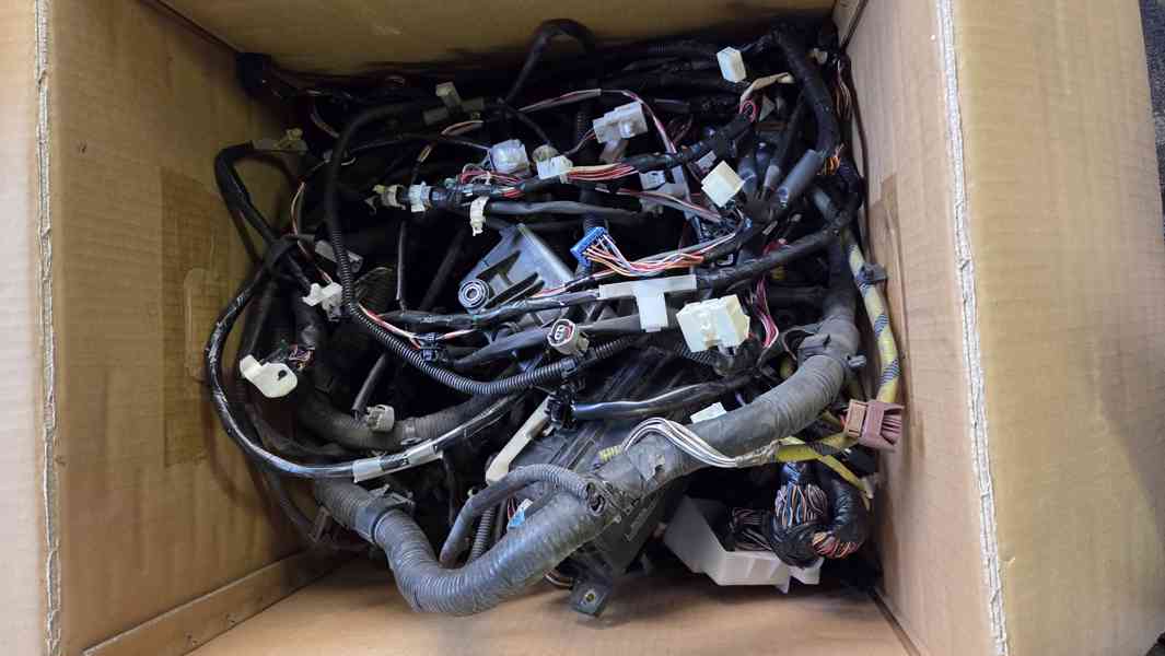 Díly Toyota Corolla E11 1.4 VVTI - foto 8