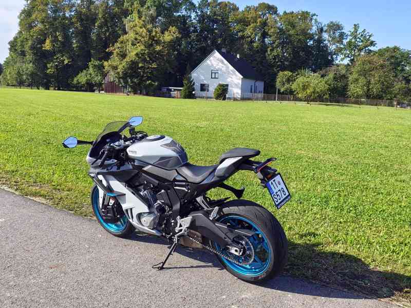 CFMOTO 675SR-R, najeto 1300 KM, záruka 6/2031  - foto 4