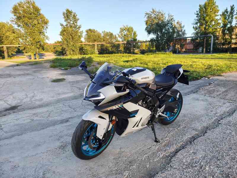 CFMOTO 675SR-R, najeto 1300 KM, záruka 6/2031  - foto 10