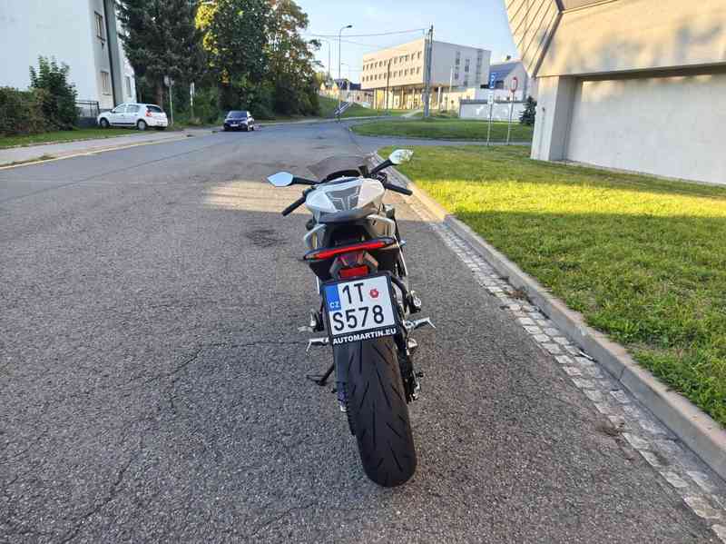 CFMOTO 675SR-R, najeto 1300 KM, záruka 6/2031  - foto 5