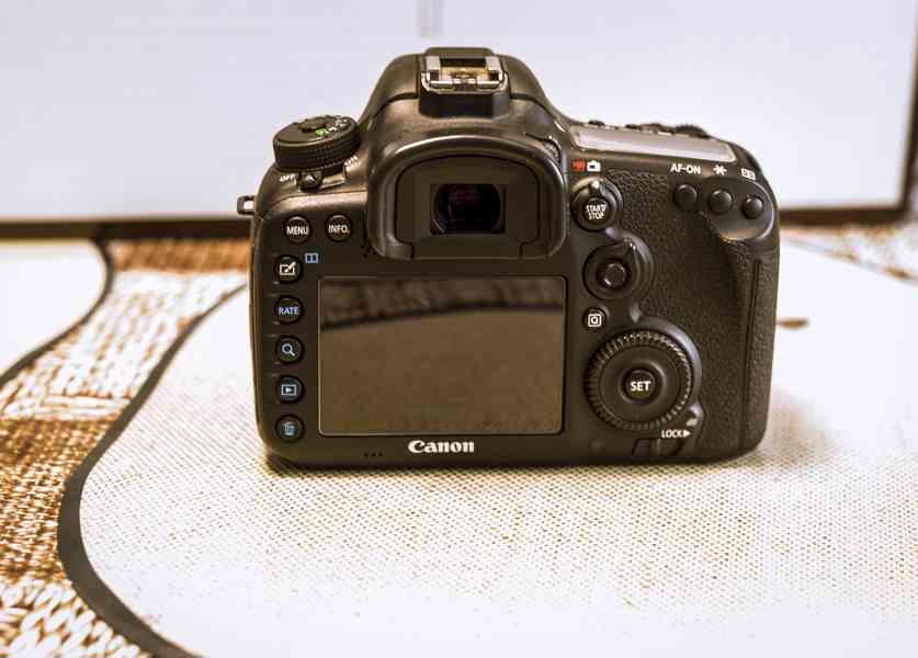 Zrcadlovka Canon Eos 7D Mark II - foto 2