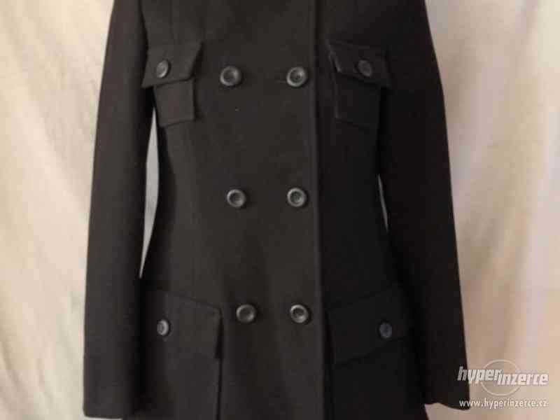 Černý kabát M&S ve velikosti M (38) - foto 1