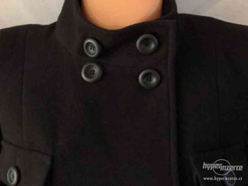 Černý kabát M&S ve velikosti M (38) - foto 2