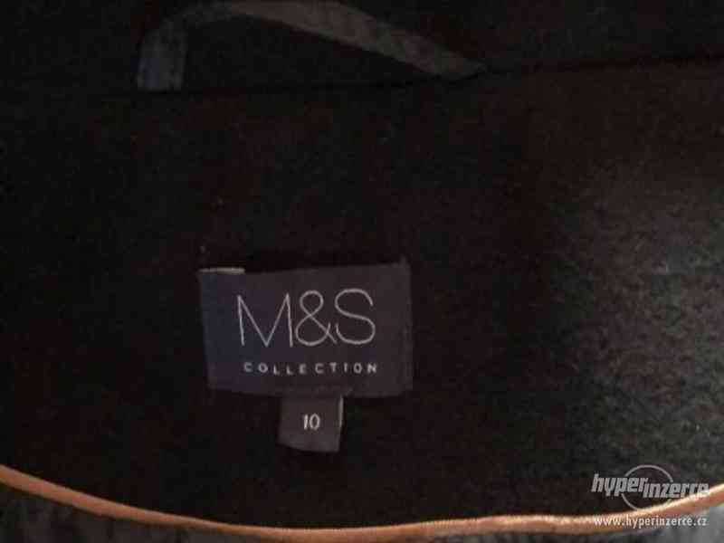 Černý kabát M&S ve velikosti M (38) - foto 4