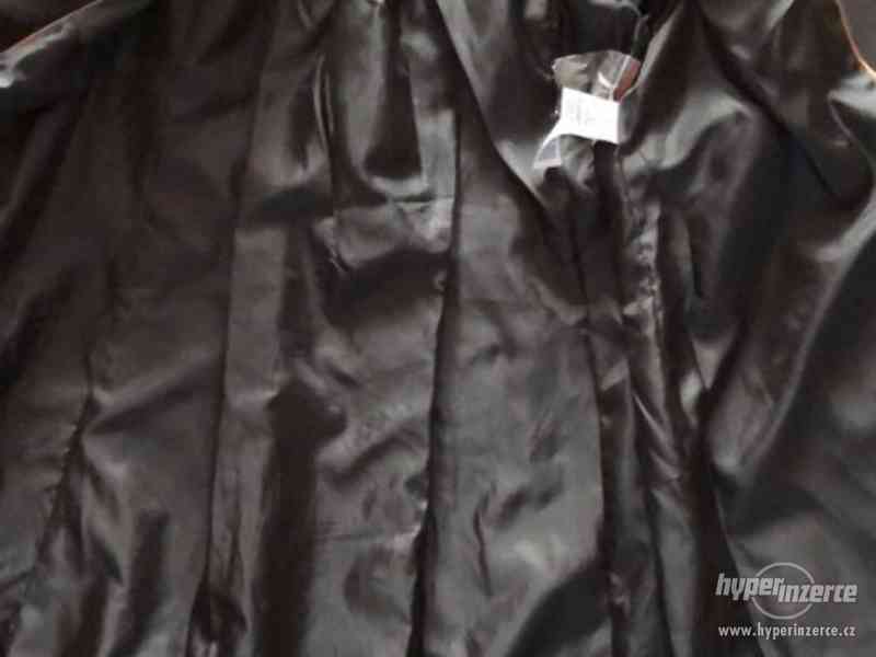 Černý kabát M&S ve velikosti M (38) - foto 5