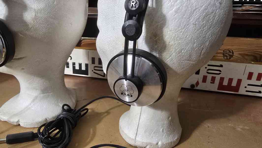 Sluchátka AKG K140 - foto 3