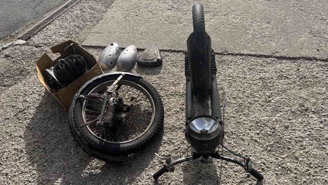 Jawa díly pérák  - foto 2