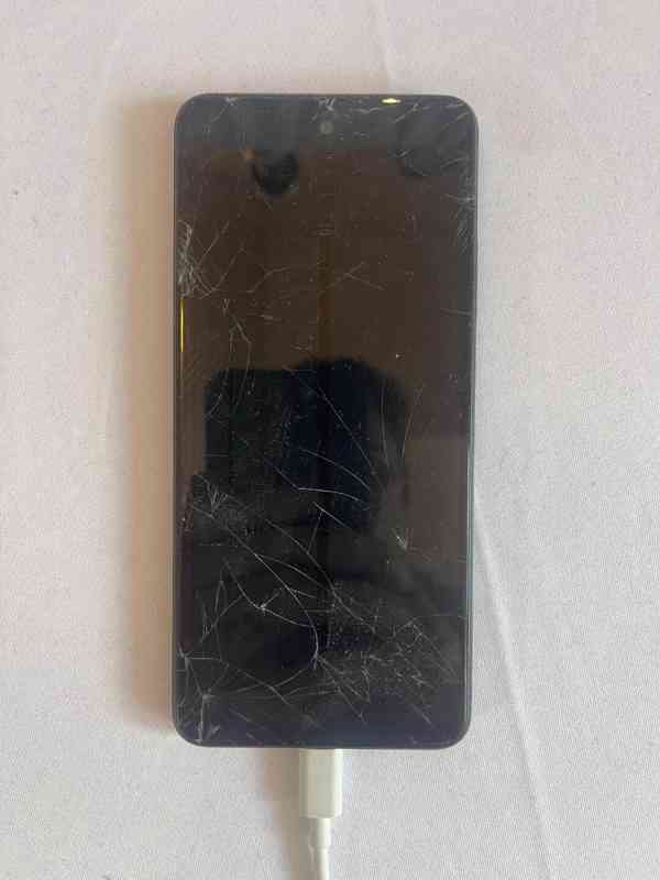 Infinix telefon – rozbitý displej, reaguje na zapnutí, na... - foto 3