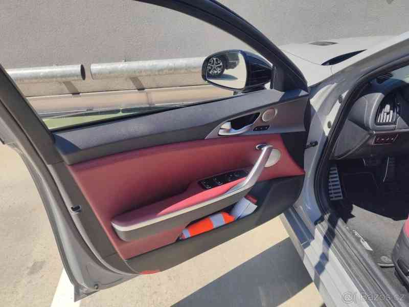 Kia Stinger 3,3   GT V6 l T-GDi 272KW - foto 9