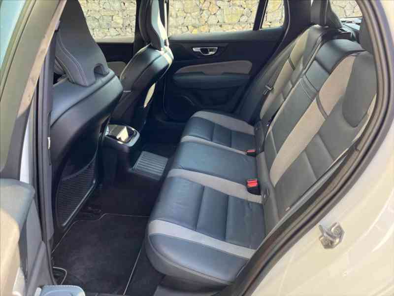 Volvo V60 2,0 T6 4x4 TwinEngine R-DESIGN 341 - foto 30