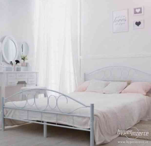 Kovová postel Toscana s roštěm. 140x200 cm. Bílá. - foto 4