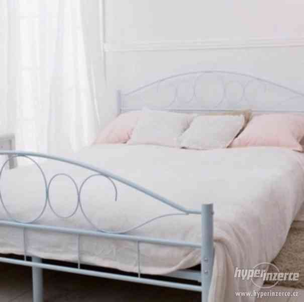 Kovová postel Toscana s roštěm. 140x200 cm. Bílá. - foto 5
