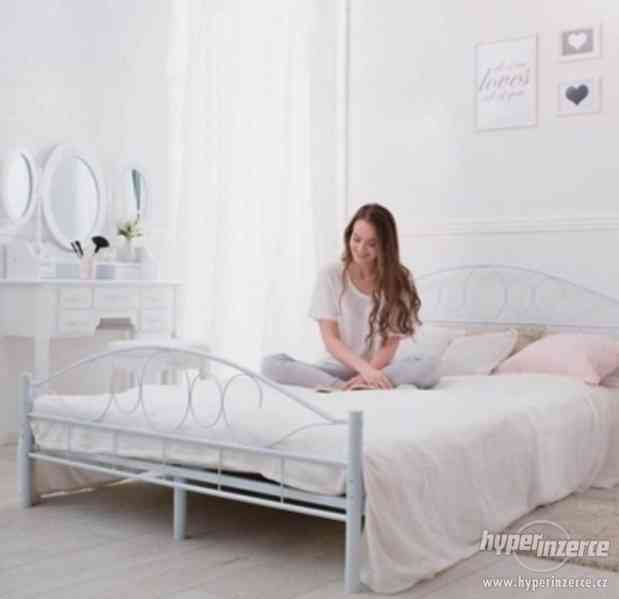 Kovová postel Toscana s roštěm. 140x200 cm. Bílá. - foto 6