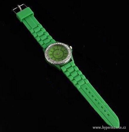 Dámské módní silikonové náramkové hodinky s kamínky - foto 4