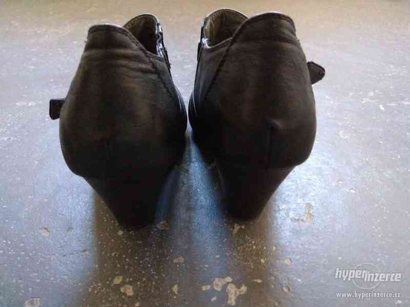 Dámské kožené boty Camo č. 40 - foto 4