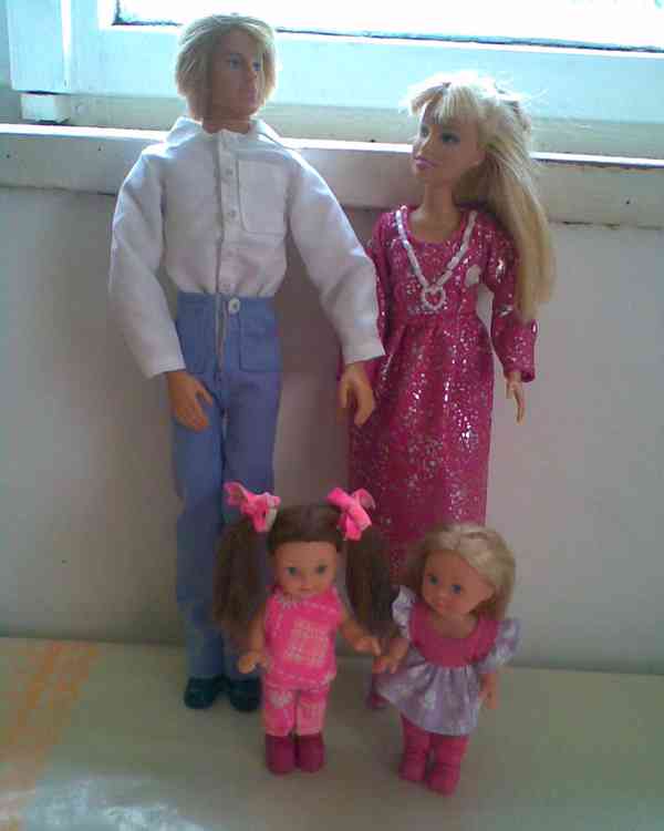 Barbie rodina s postýlkami