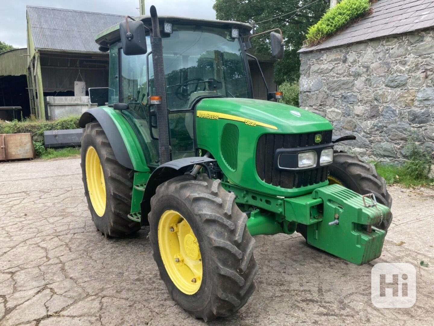 traktor John Deere - foto 1
