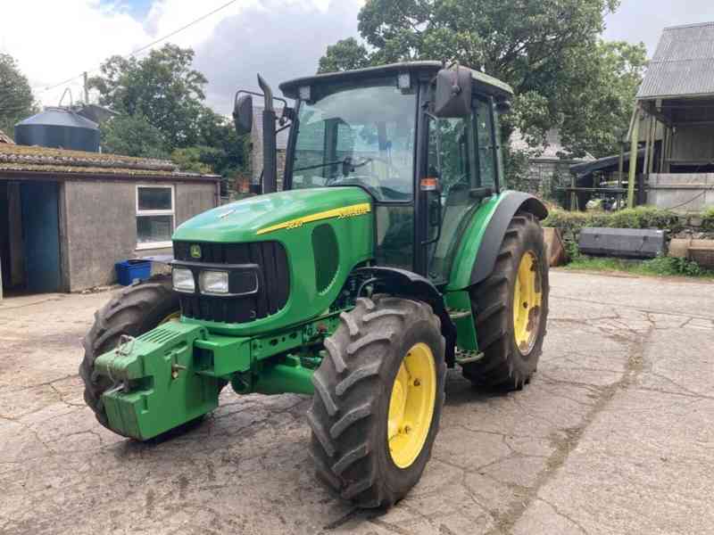 traktor John Deere - foto 2