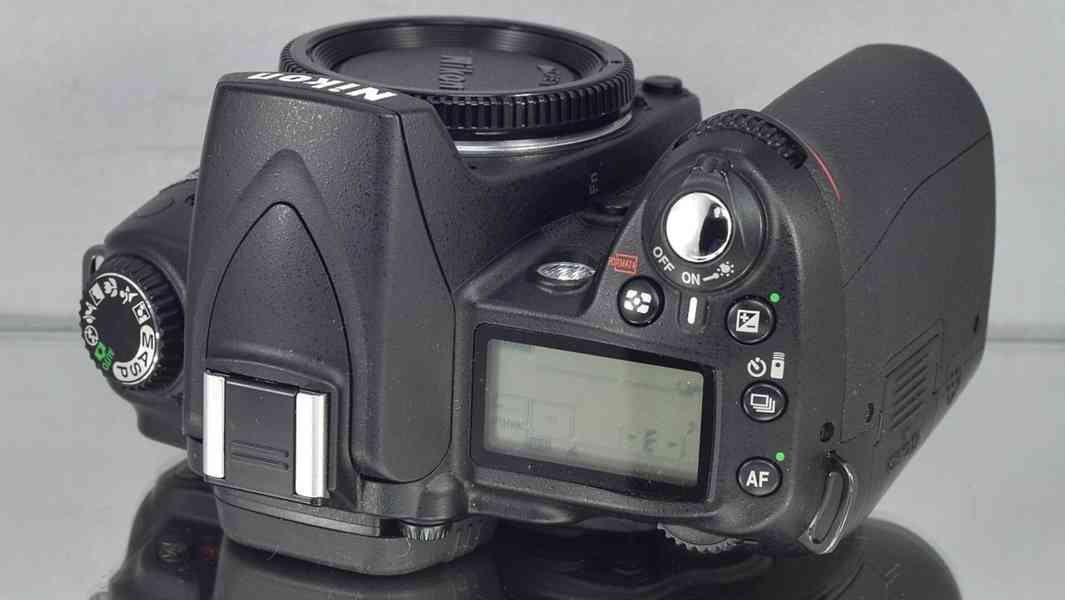 Nikon D90 + AF-S 18-105mm DX ED VR *22 000 Exp. - foto 7