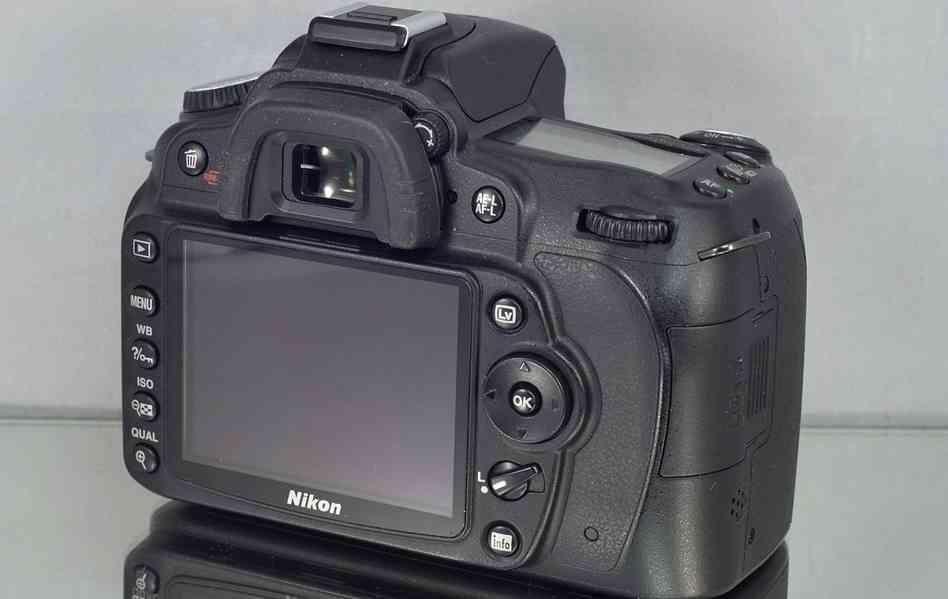Nikon D90 + AF-S 18-105mm DX ED VR *22 000 Exp. - foto 8