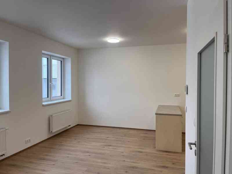 Na prodej moderní byt 2+kk s vlastní zahrádkou v Hevlíně,  - foto 5