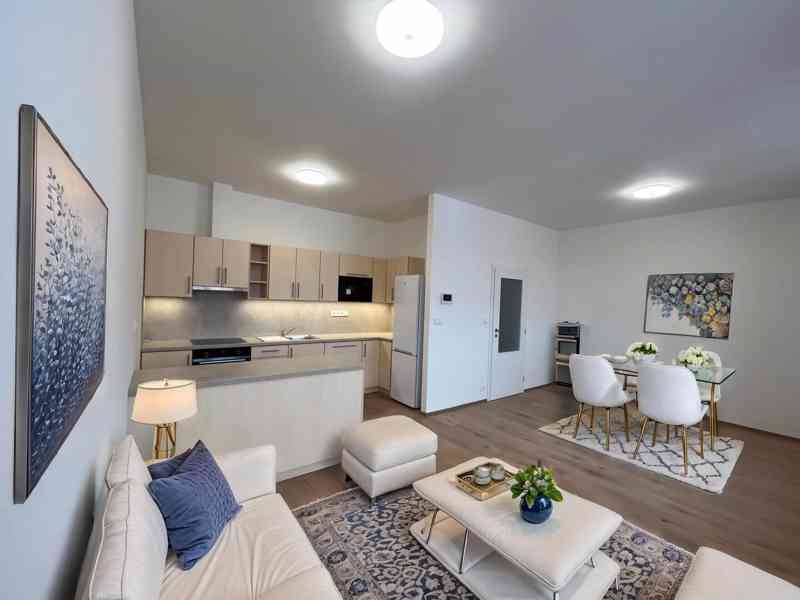 Na prodej moderní byt 2+kk s vlastní zahrádkou v Hevlíně,  - foto 3