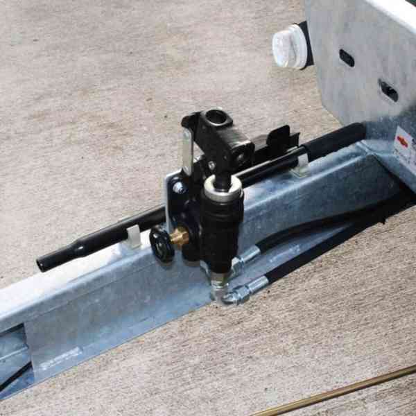 Nový 3-stranný hydraulicky sklopný přívěsný vozík 2700Kg - foto 11