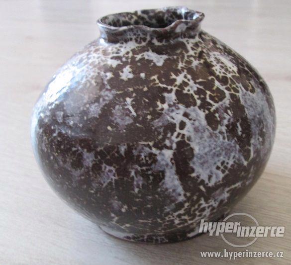 Nízká váza s glazurou - ruční práce - foto 1