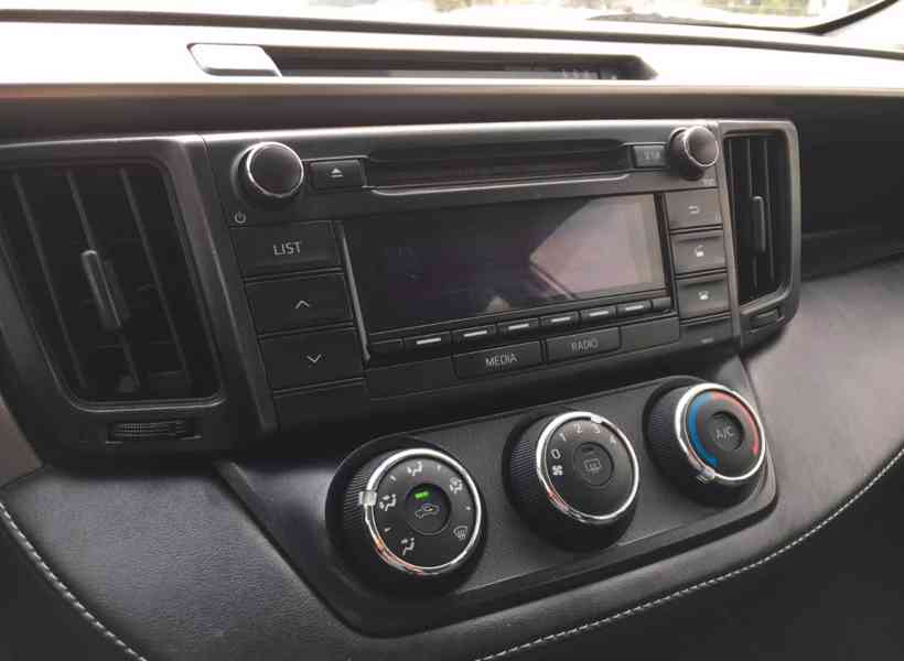 Toyota RAV 4 2,0i Basis 2.0 4x4 benzín 112kw - foto 9