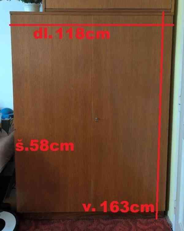 Dřevěná šatní skříň dvoukřídlá-2ks - foto 2