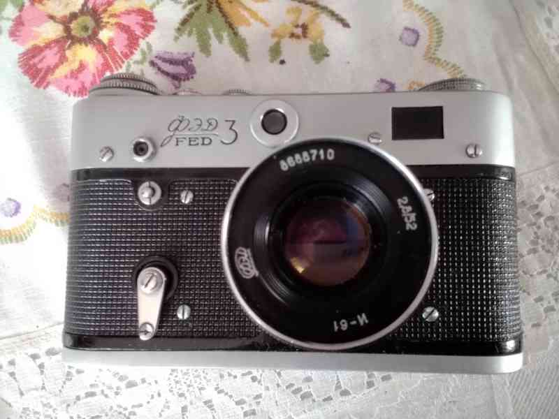 Starý fotoaparát FED 3 s koženou brašnou - foto 3