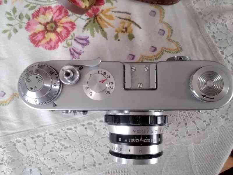 Starý fotoaparát FED 3 s koženou brašnou - foto 4
