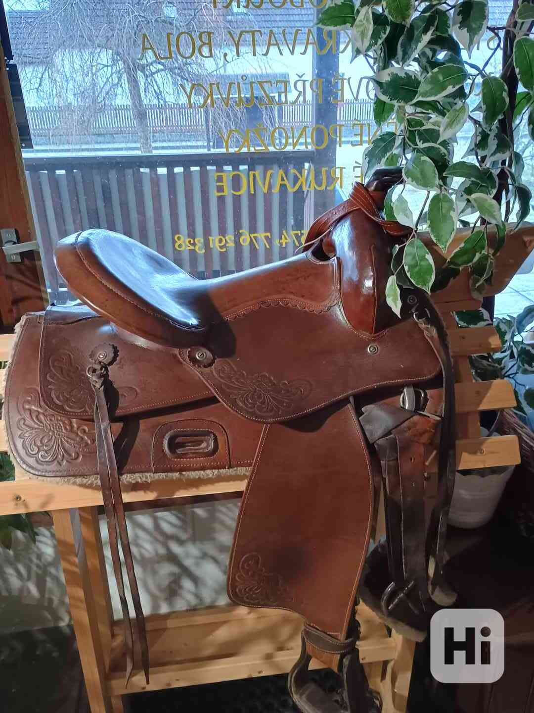 Dřevěný stojan na koňské sedlo - foto 1