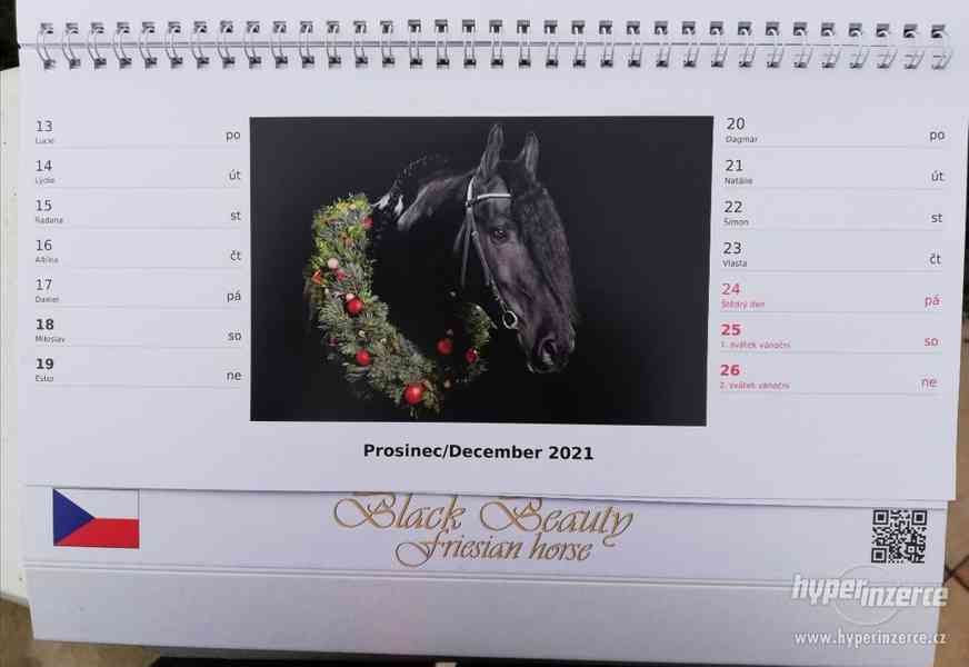 Kalendář s frískými hřebci 2021 a hrníčky - foto 4