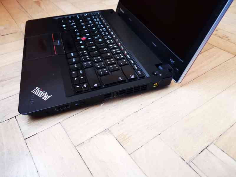 Notebook LENOVO TP EDGE E325 Red 13,3' s vadou na šasí - foto 3