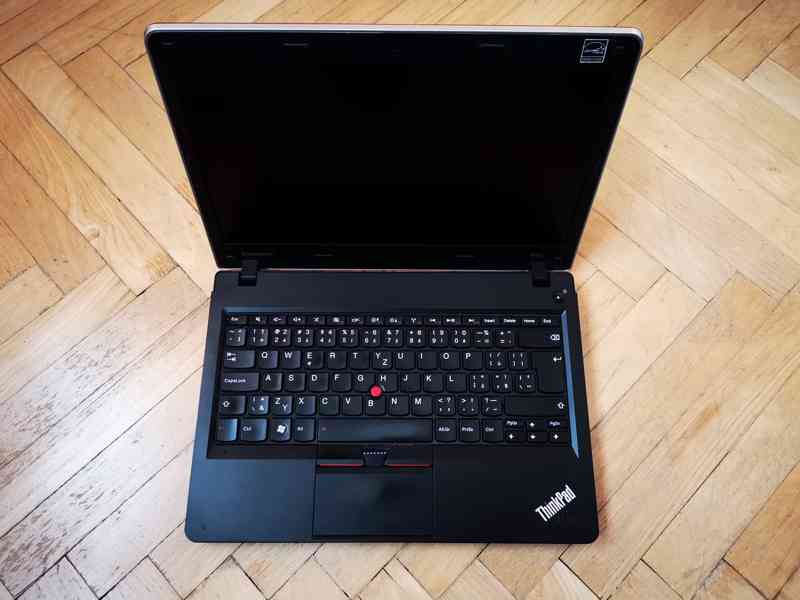 Notebook LENOVO TP EDGE E325 Red 13,3' s vadou na šasí - foto 2