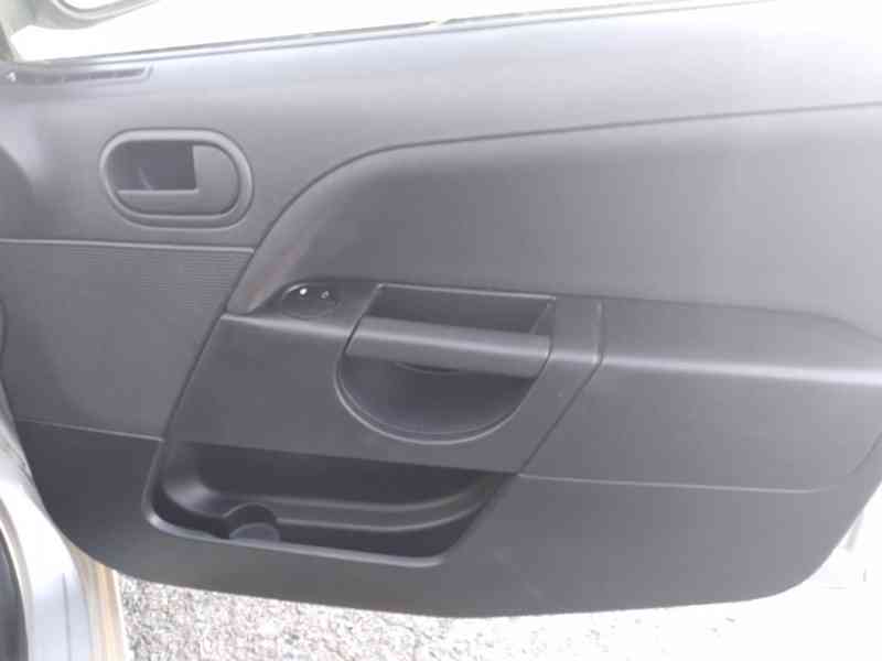 FORD FIESTA 1.3 8V - foto 24