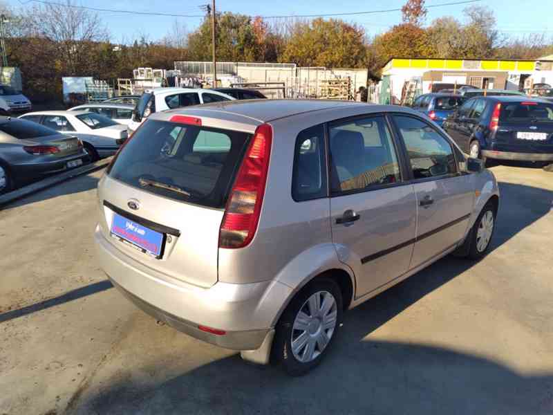 FORD FIESTA 1.3 8V - foto 8