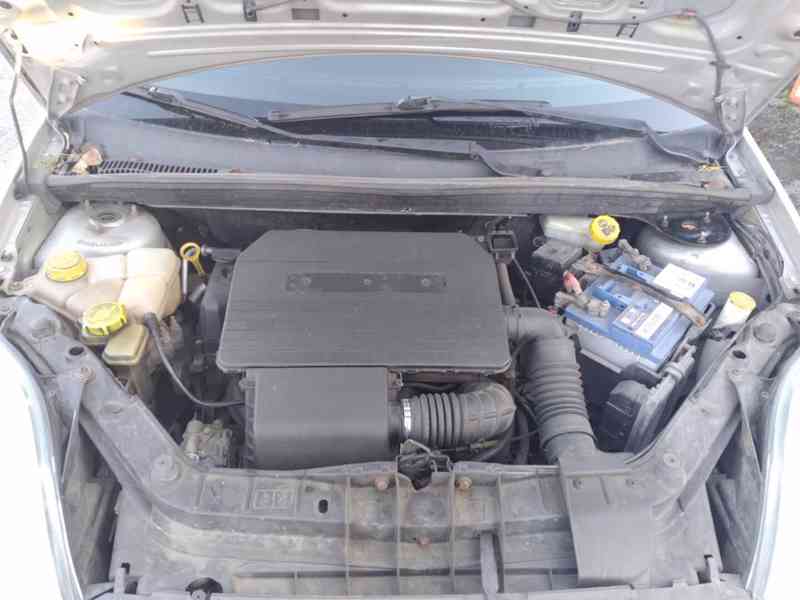 FORD FIESTA 1.3 8V - foto 20