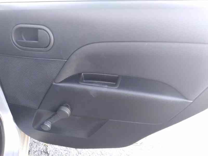 FORD FIESTA 1.3 8V - foto 23