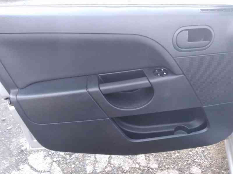 FORD FIESTA 1.3 8V - foto 21