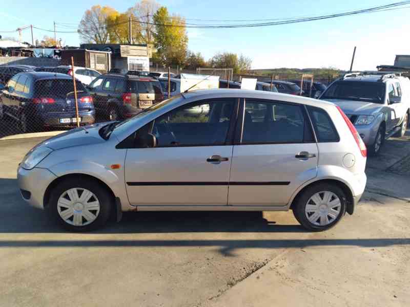 FORD FIESTA 1.3 8V - foto 4