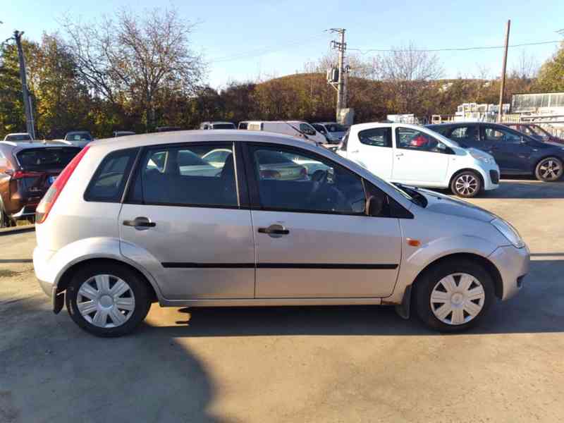 FORD FIESTA 1.3 8V - foto 5