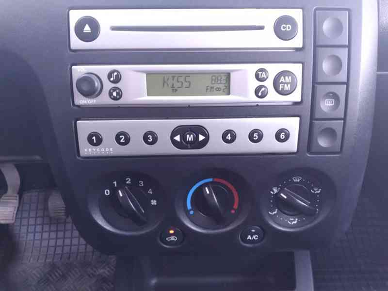 FORD FIESTA 1.3 8V - foto 18