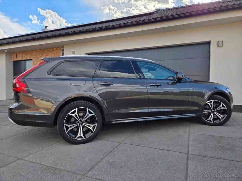 Volvo V90 najeto 122tis KM, plná výbava - foto 11